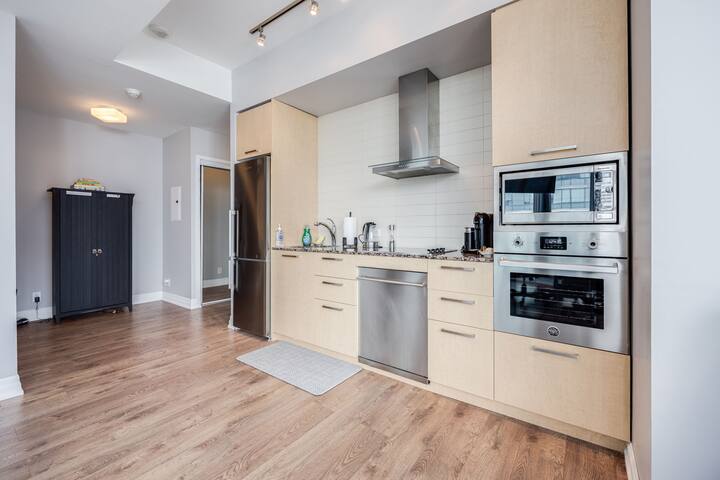 2 Bedroom Oasis In The Heart of Toronto gallery image 4
