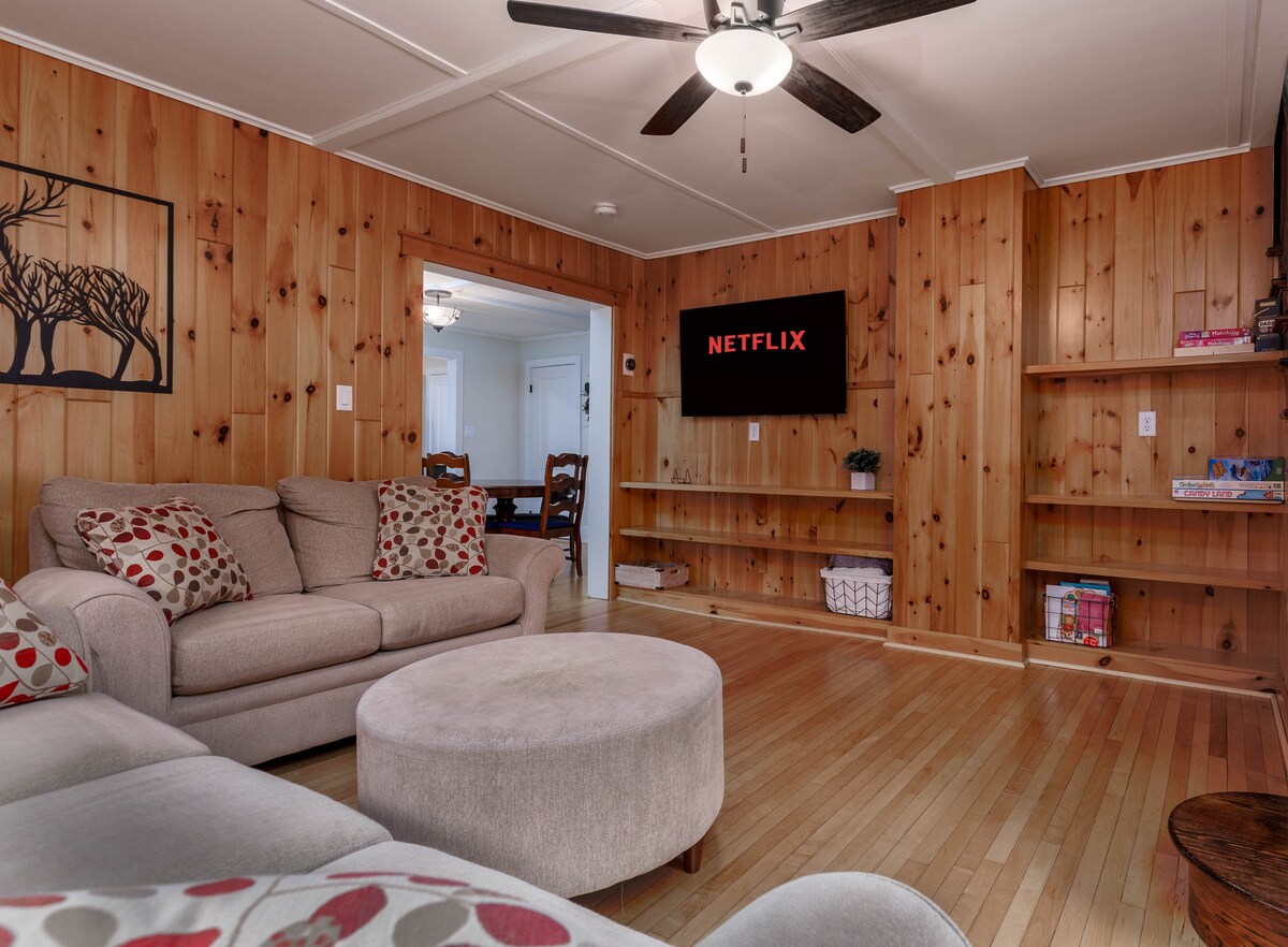 Top performing Airbnb: Walk to Water Safari & Beach | Modern 3BR Home in Old Forge
