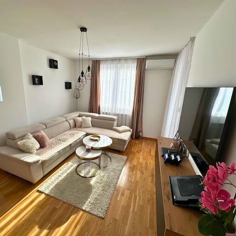 Apartment Hera with private garage