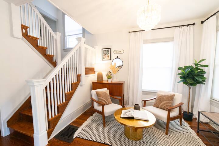 Spacious Park Ave Retreat w/ Hot Tub gallery image 5