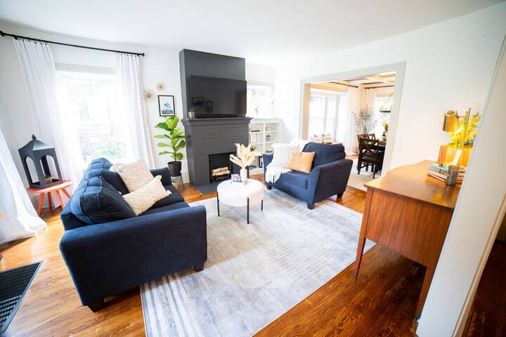 Spacious Park Ave Retreat w/ Hot Tub gallery image 3