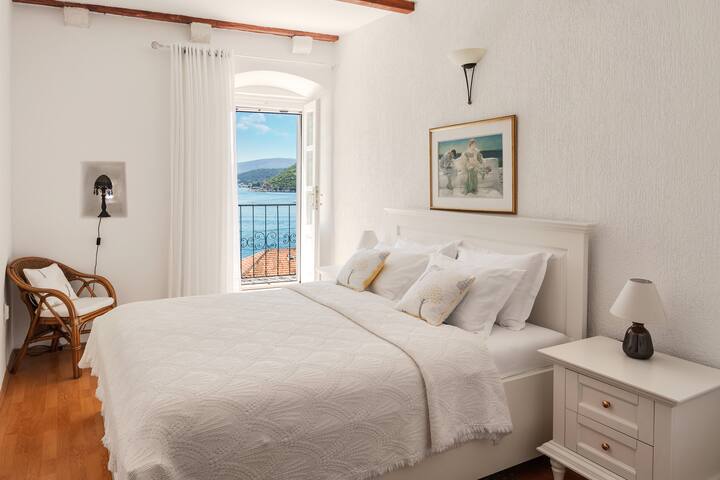 Mima And Neda managed Airbnb listing 1
