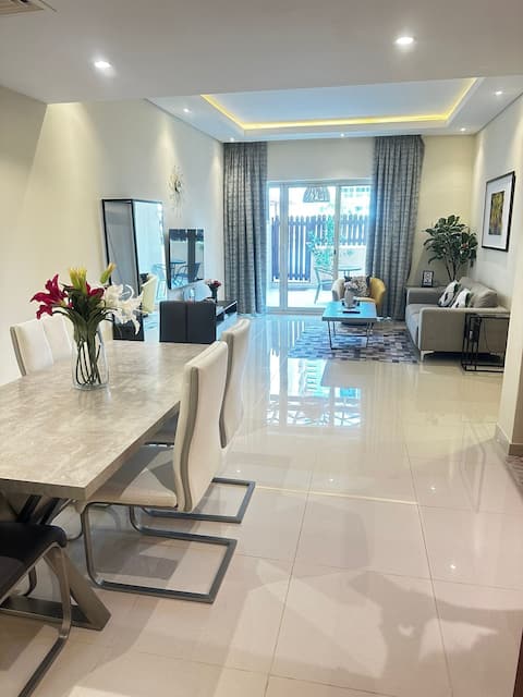 Popular Airbnb listing: Modern 1BR with Garden| The Greens G04 in Al Thanyah Third