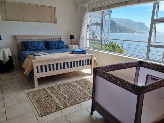 Bargain for 8 persons gallery image 3