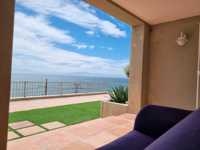 Bargain for 8 persons gallery image 2