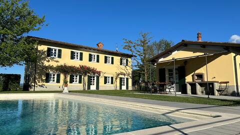 Italian villa with pool and privacy