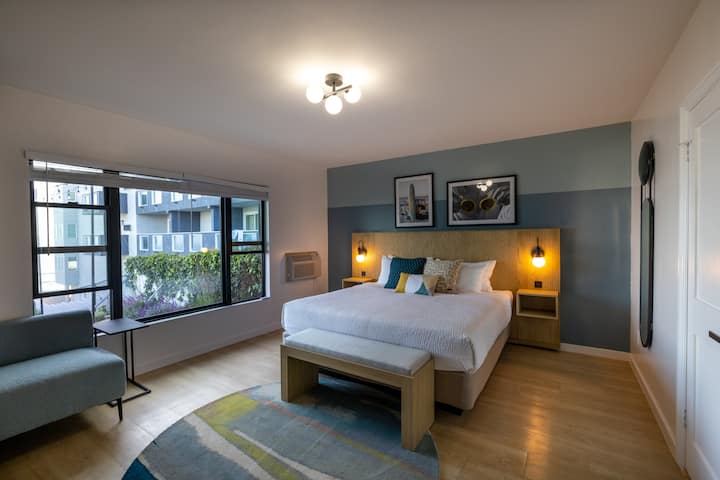 Ოუშენვიუ-ბიჩის სახლი ერთი საძინებლით საწოლით, ტახტითა და ფანჯრით