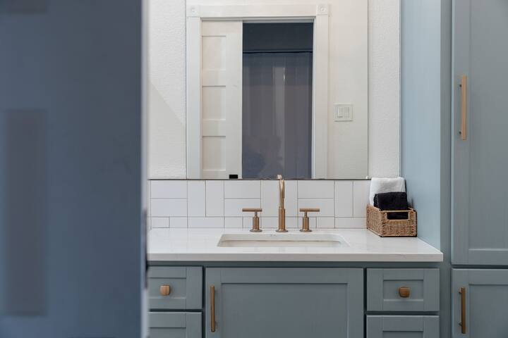 Dream Home – Lakewood, Greenville Ave No. 5800 gallery image 3