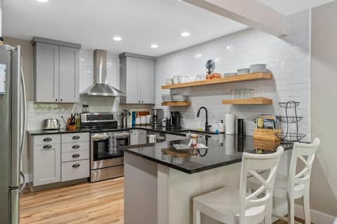 Newly Renovated Hideaway Condo - Hike, Swim, Ski,