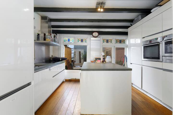 Former Canal House – Jordaan – Center of Amsterdam gallery image 3