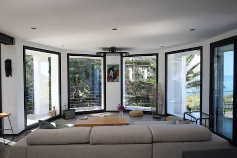 Popular Airbnb listing: Casa La Bodega Incredible Sea and Mountain Views in Salobreña