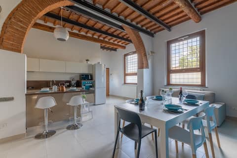 San Cresci home (near Florence) x 6 + free parking