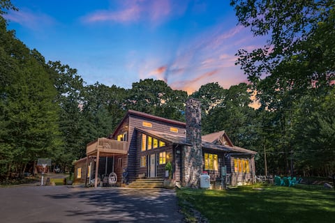 Secluded Heated Pool Pickleball Volleyball Courts