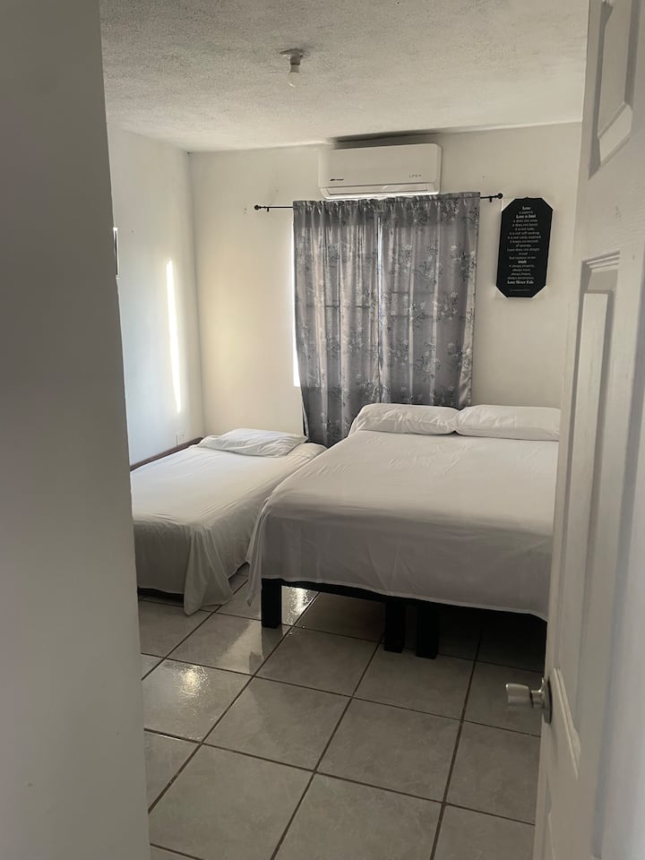 1张双人床和1张单人床，最多可入住3人。