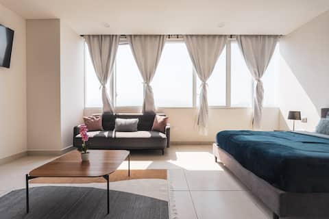 Popular Airbnb listing: New suite for 3 with a gym, pool, cinema, games, 18 in Lomas De Sotelo