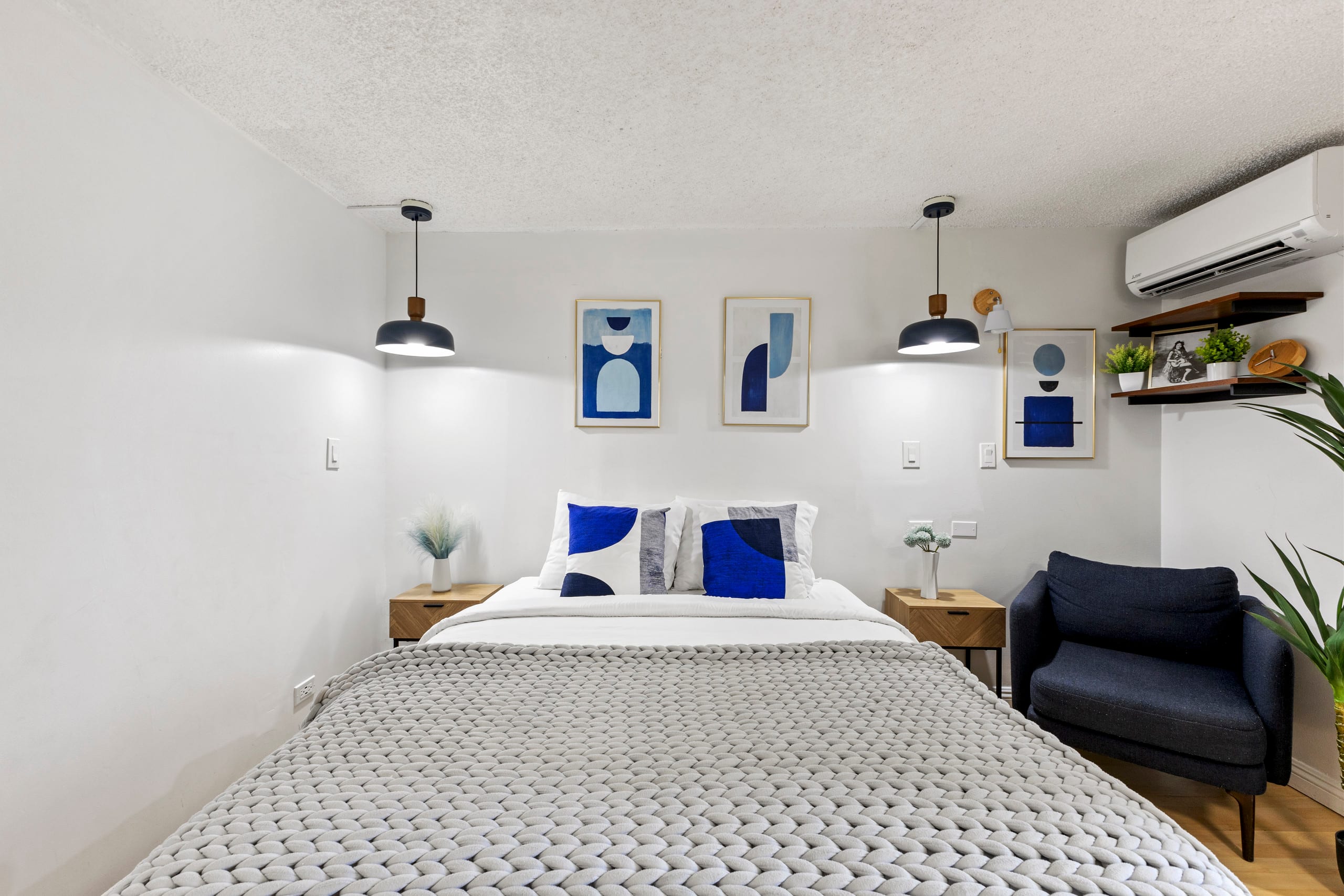 Condo in Honolulu · ★4.87 · Studio · 1 bed · 1 private bath - Image 20
