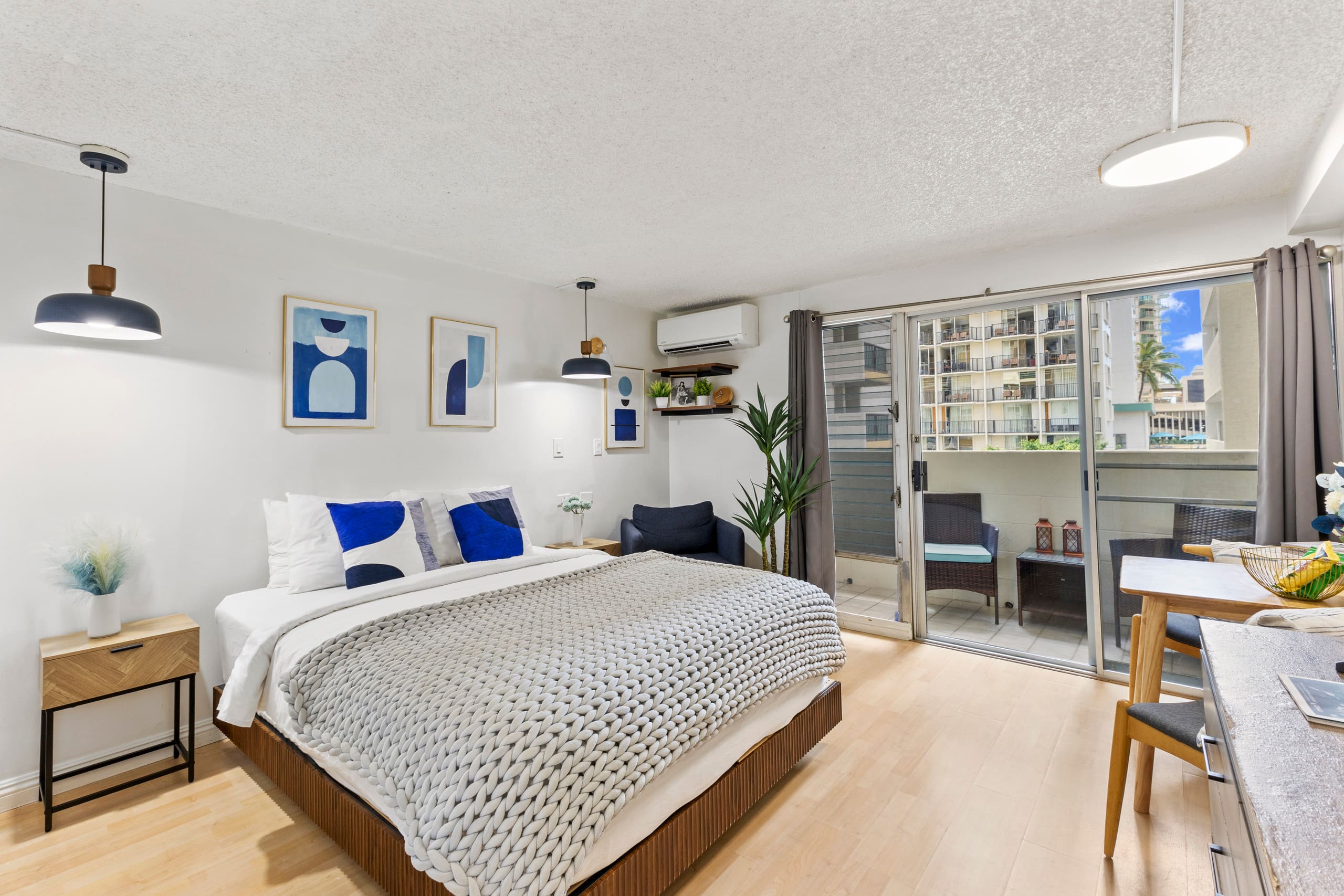 Condo in Honolulu · ★4.87 · Studio · 1 bed · 1 private bath - Image 1