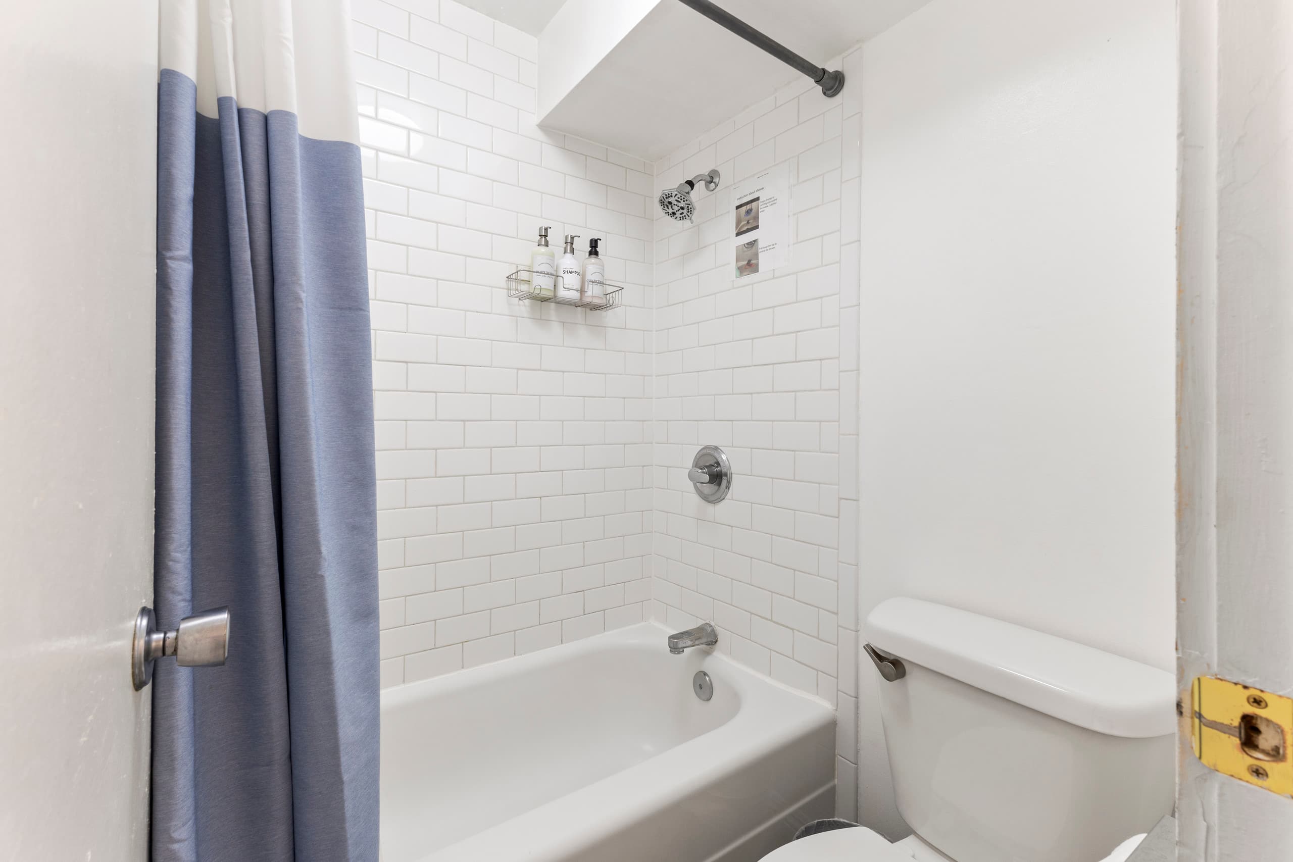 Condo in Honolulu · ★4.87 · Studio · 1 bed · 1 private bath - Image 12