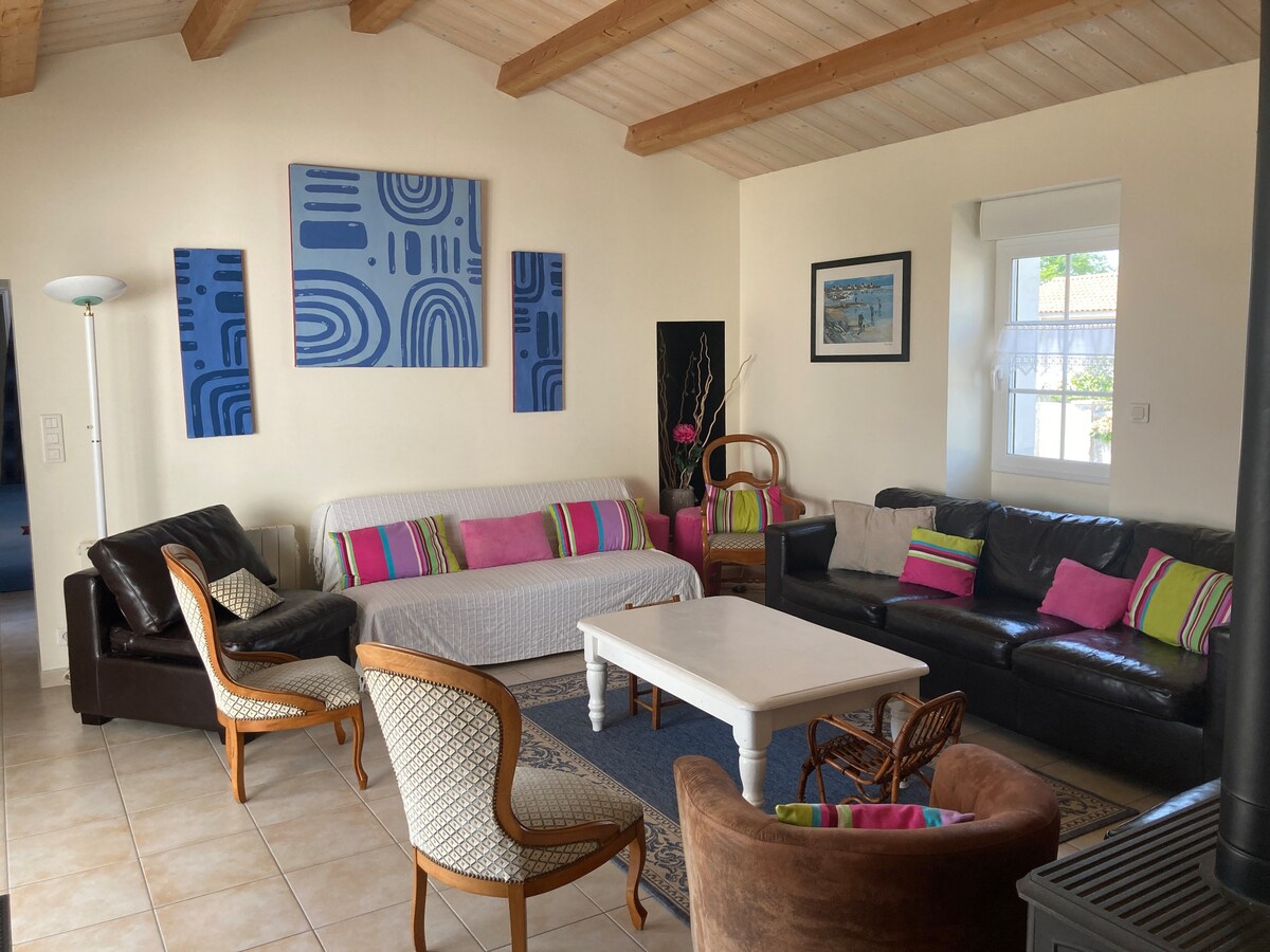 Popular Airbnb listing: House in the city center "The Gabio Lighthouse" in Saint Gilles Croix De Vie