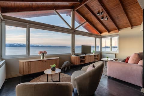 Luxury Top Floor Rental, on the Lake Shore