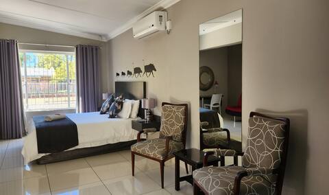 Green Kalahari Guesthouse | Warthog Room #5