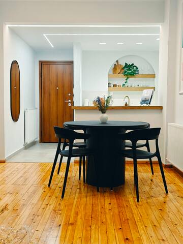 Central stylish modern classic apartment 70m2