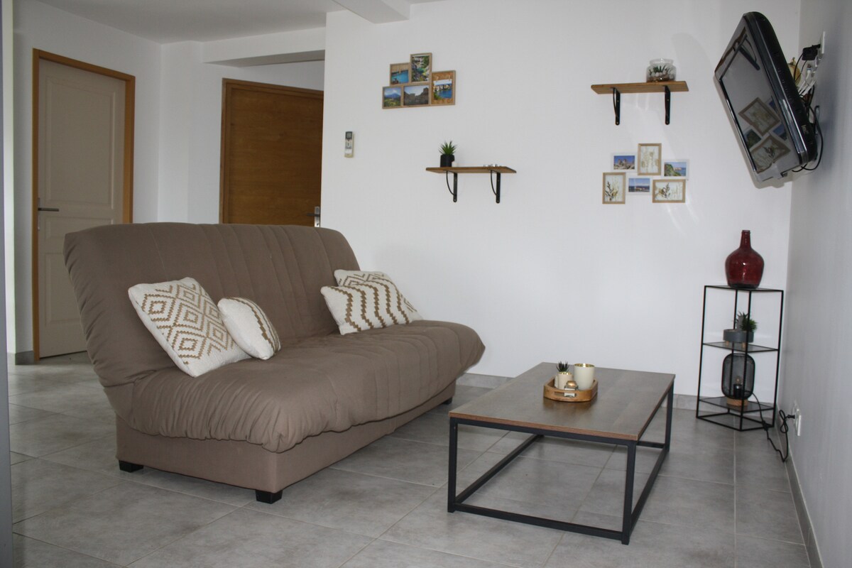 Top Airbnb: garden level apartment in Cervione