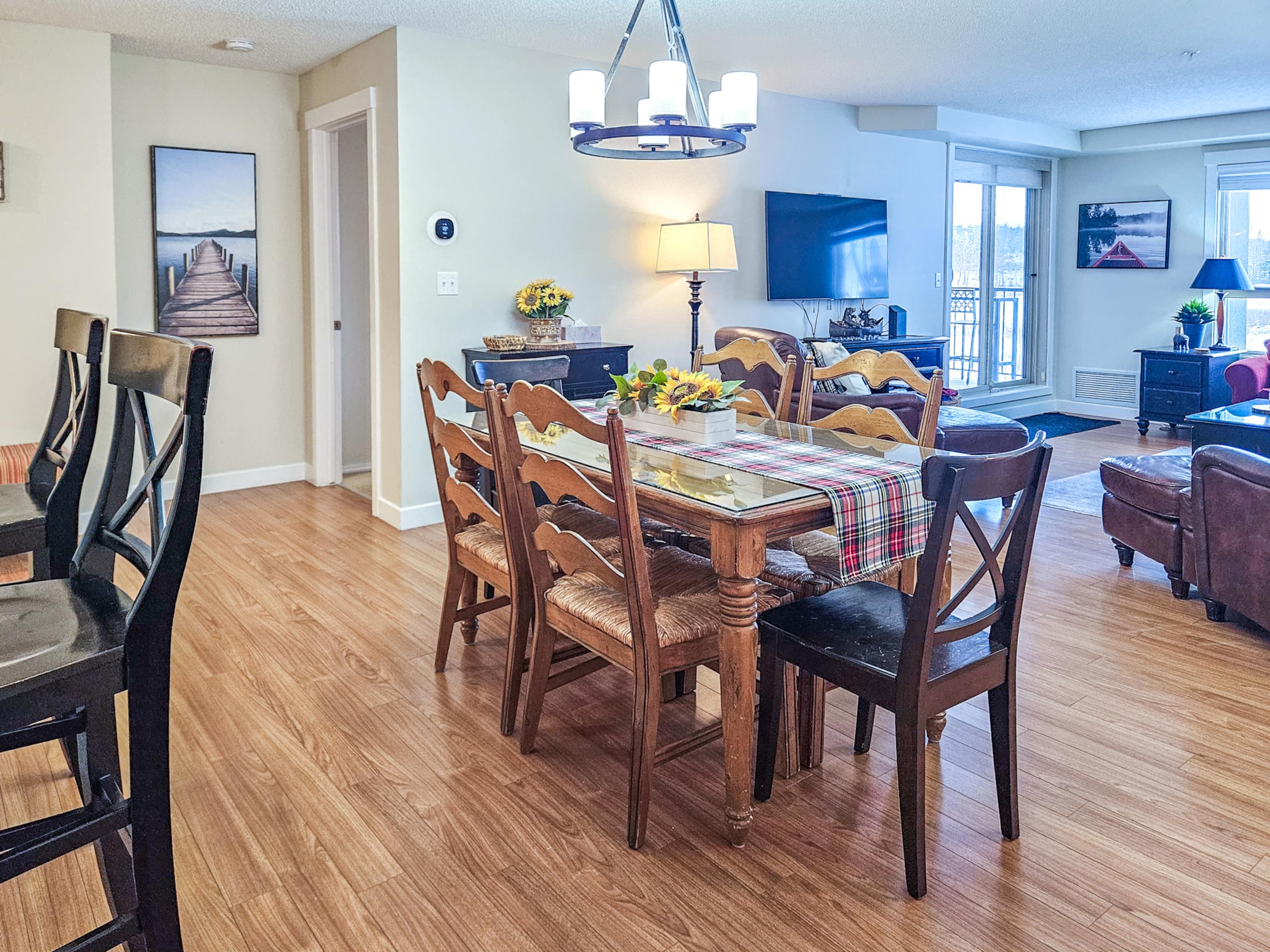 2 BDRM plus den | Near Lake | Beach 2mins away - Photo 4