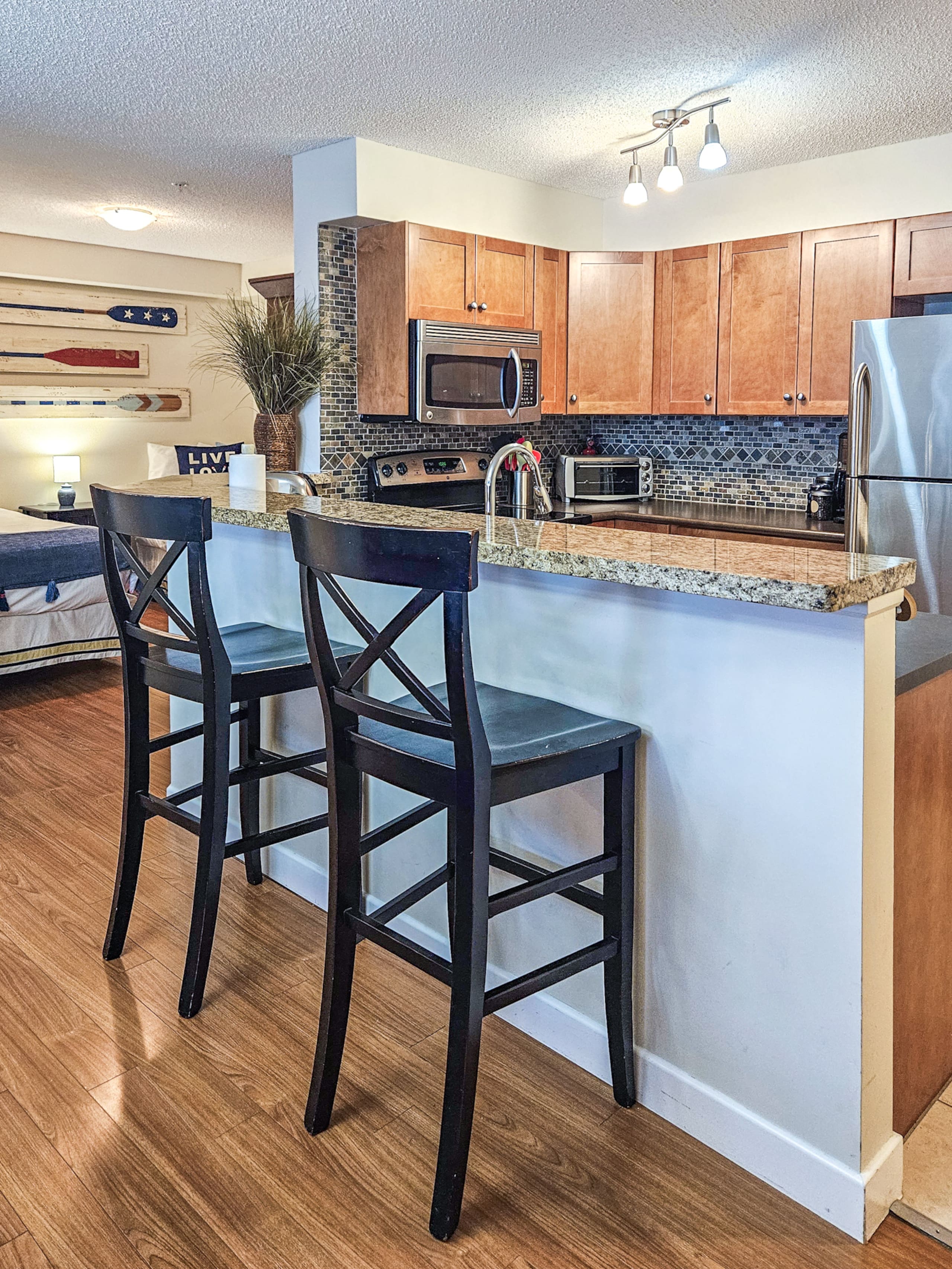 2 BDRM plus den | Near Lake | Beach 2mins away - Photo 3