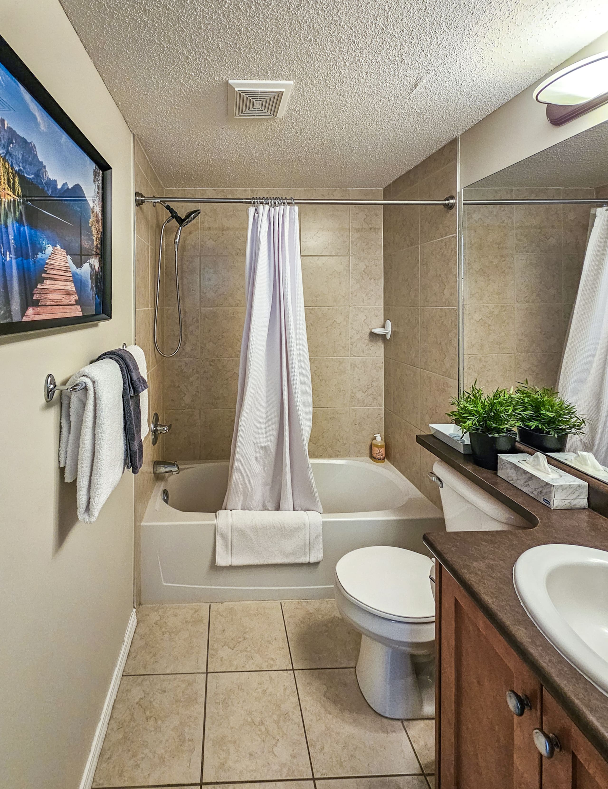 2 BDRM plus den | Near Lake | Beach 2mins away - Photo 31