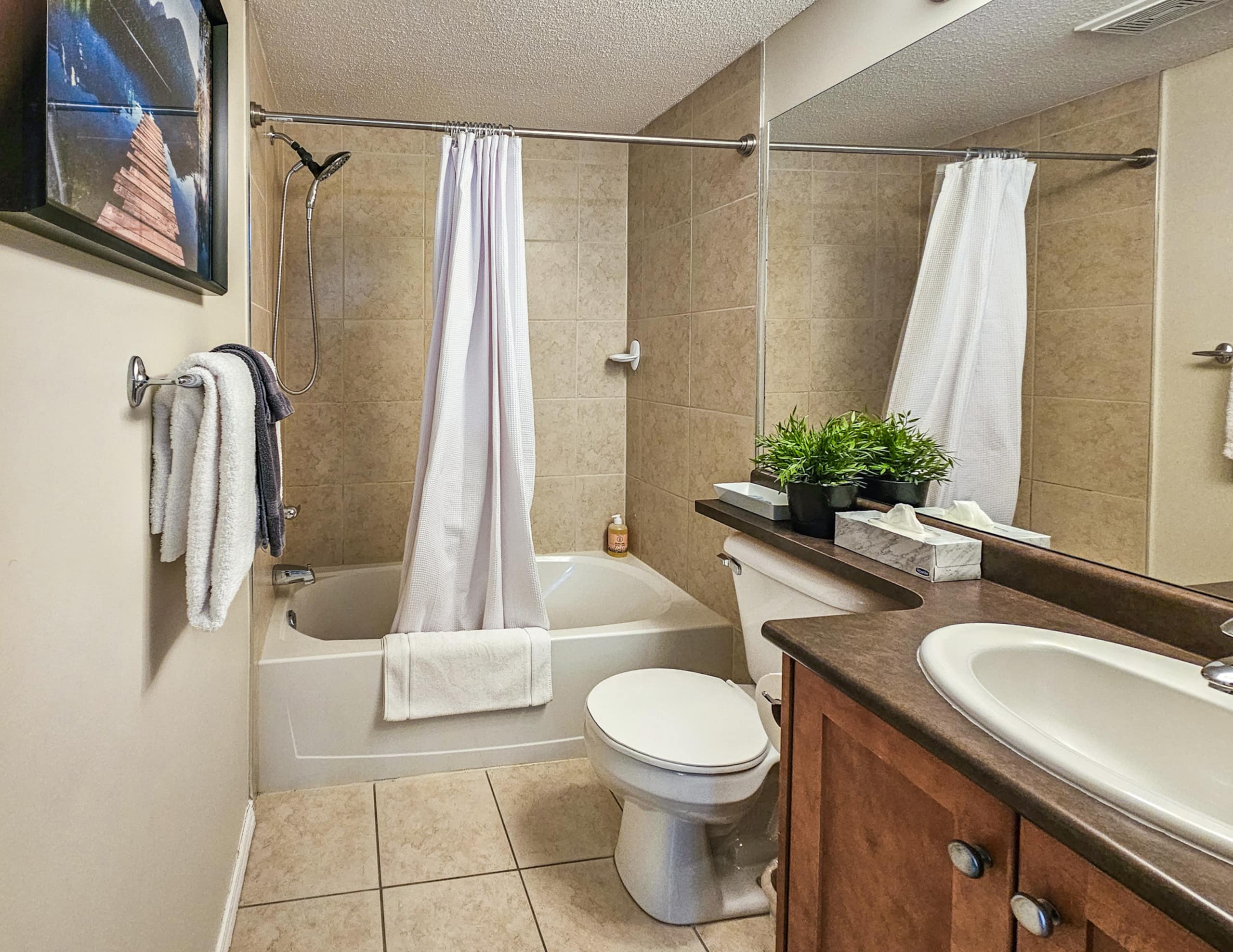 2 BDRM plus den | Near Lake | Beach 2mins away - Photo 30