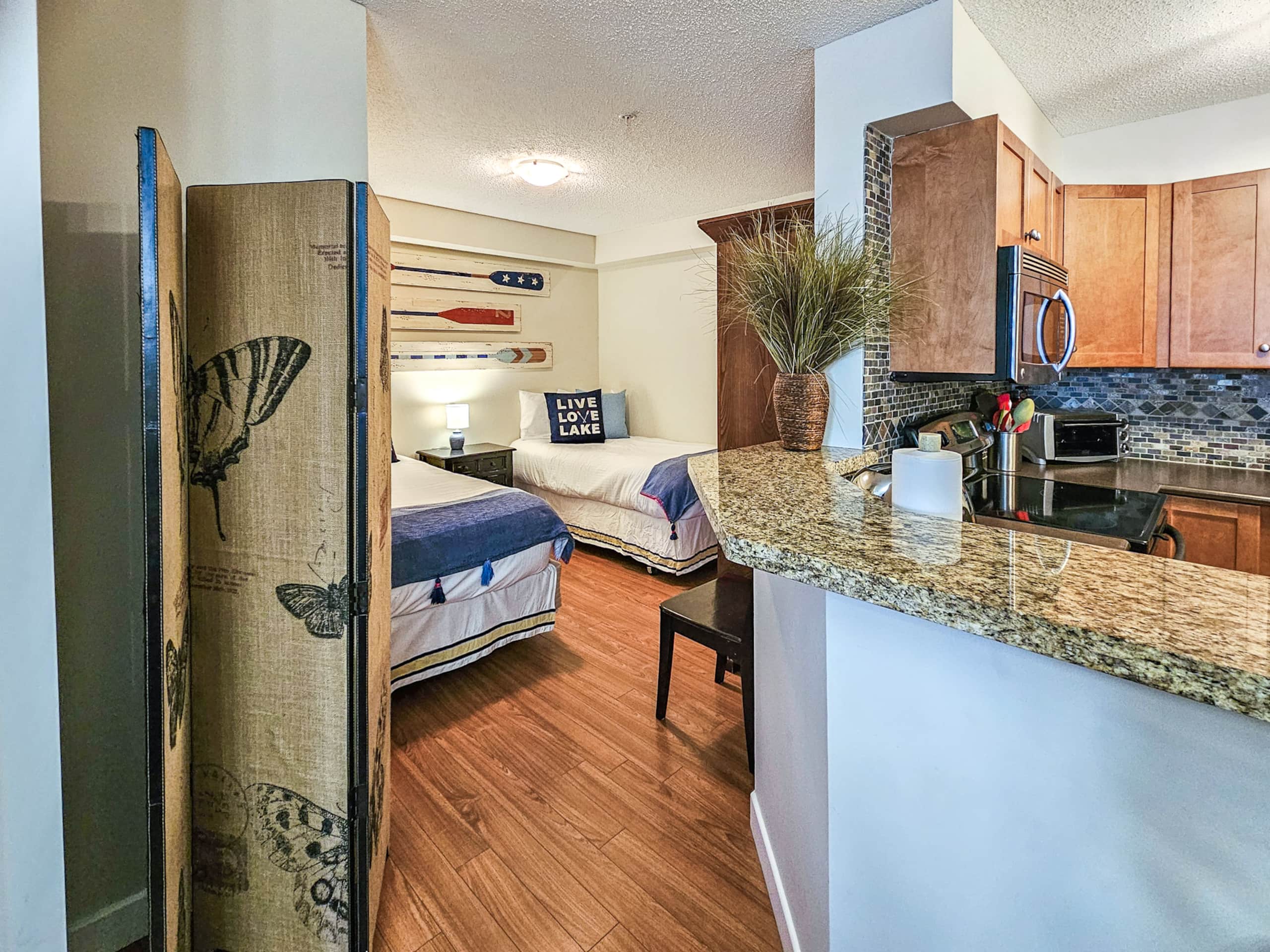 2 BDRM plus den | Near Lake | Beach 2mins away - Photo 33