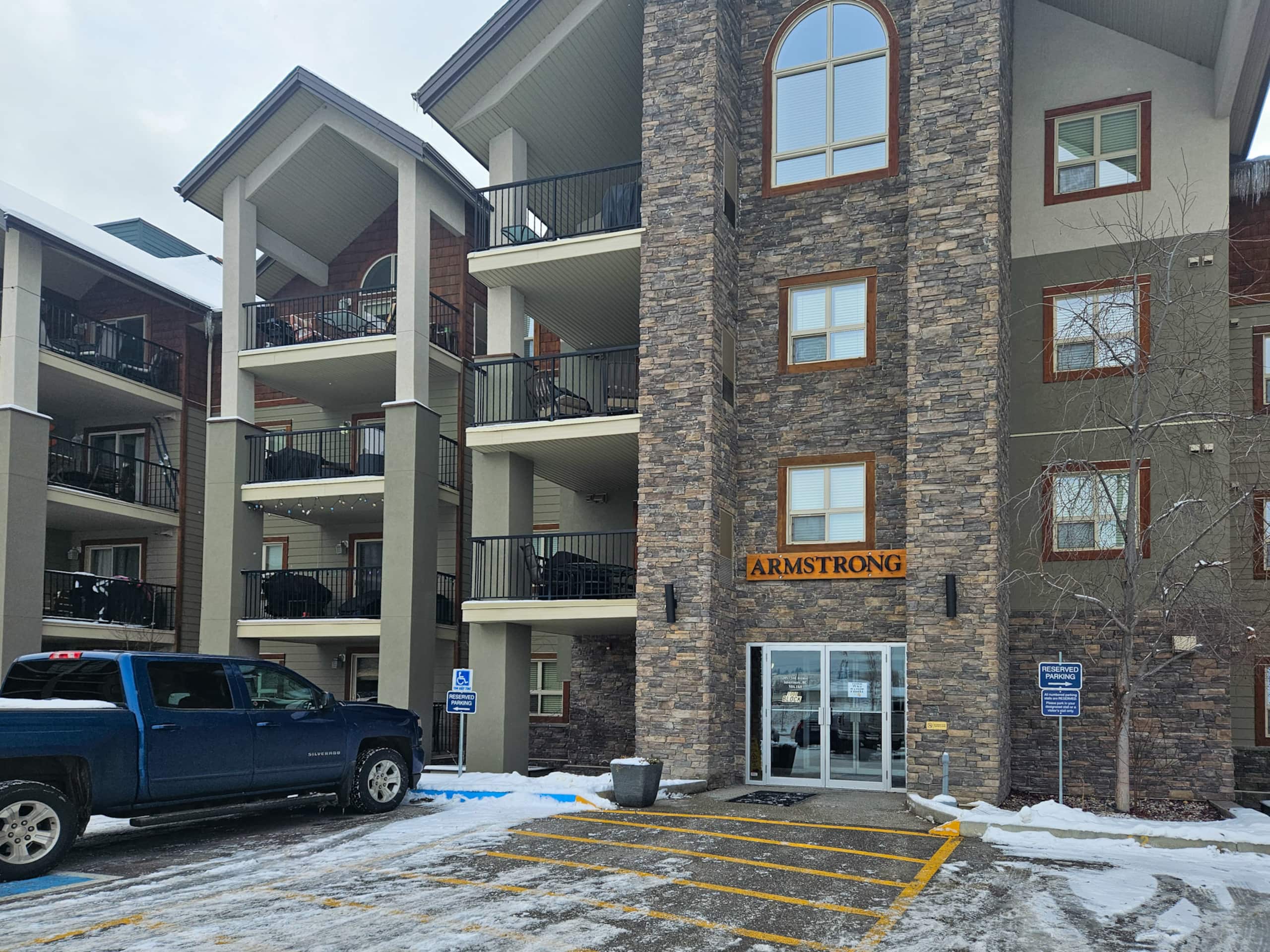 2 BDRM plus den | Near Lake | Beach 2mins away - Photo 35