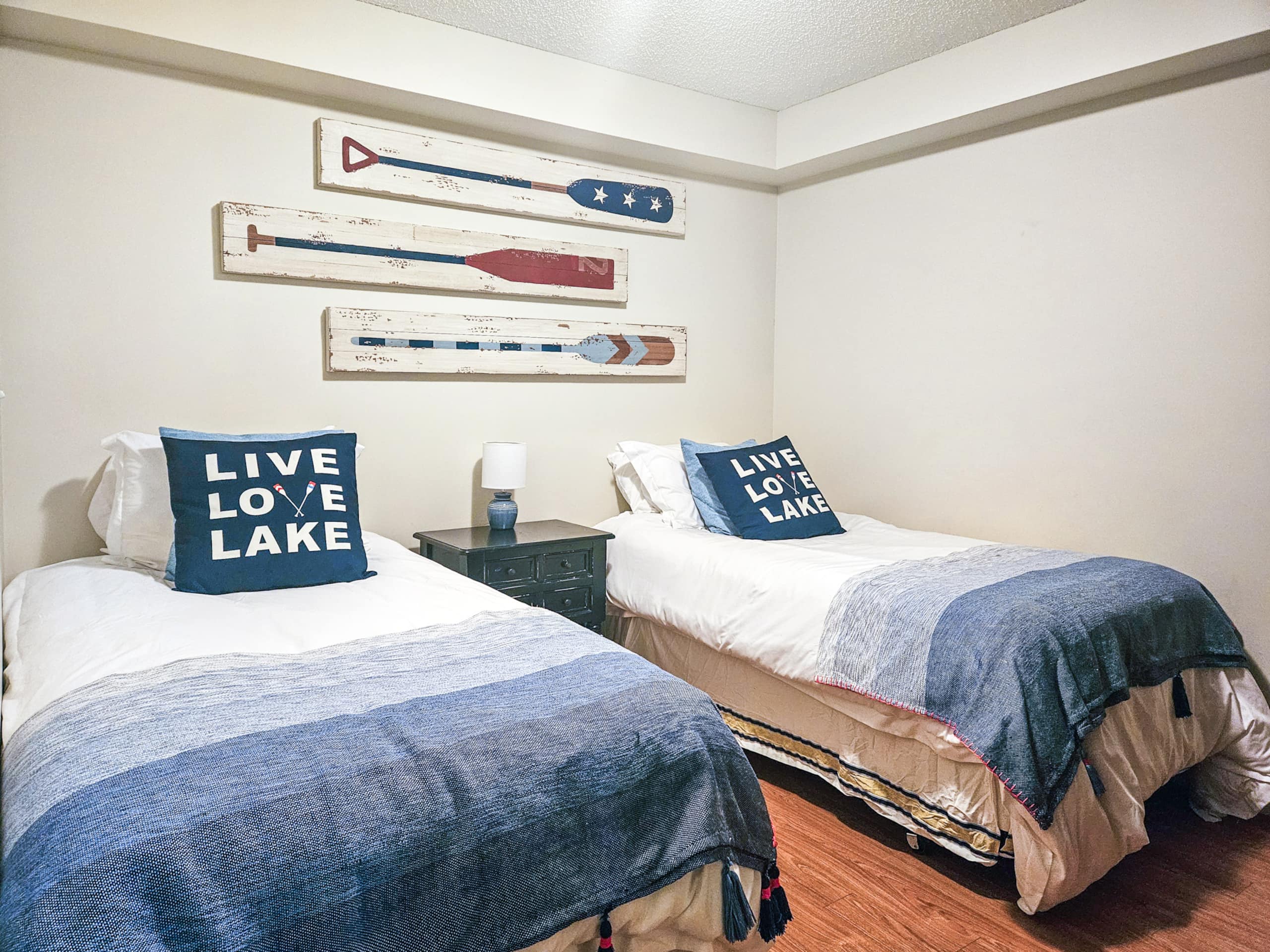 2 BDRM plus den | Near Lake | Beach 2mins away - Photo 8