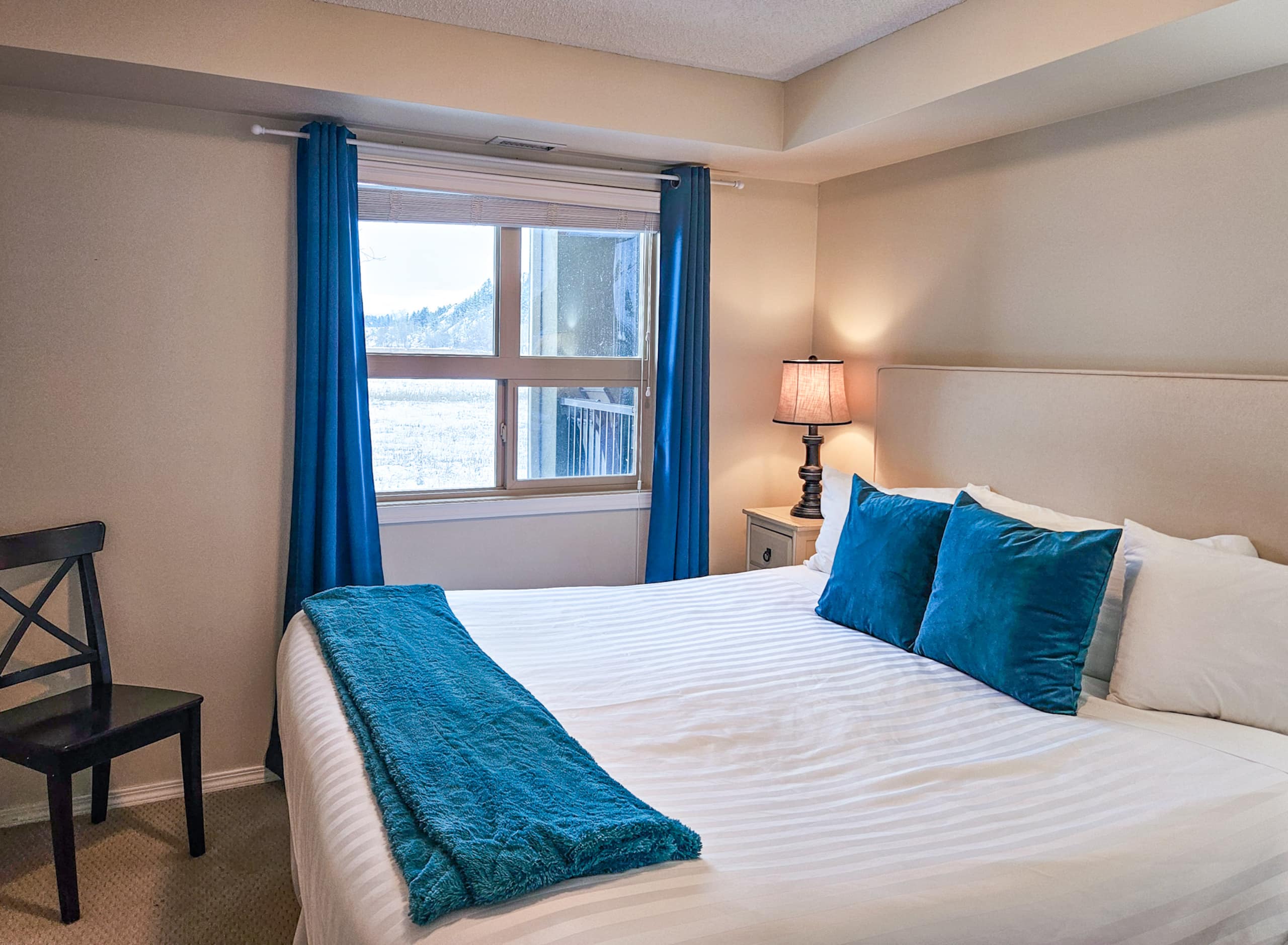 2 BDRM plus den | Near Lake | Beach 2mins away - Photo 28