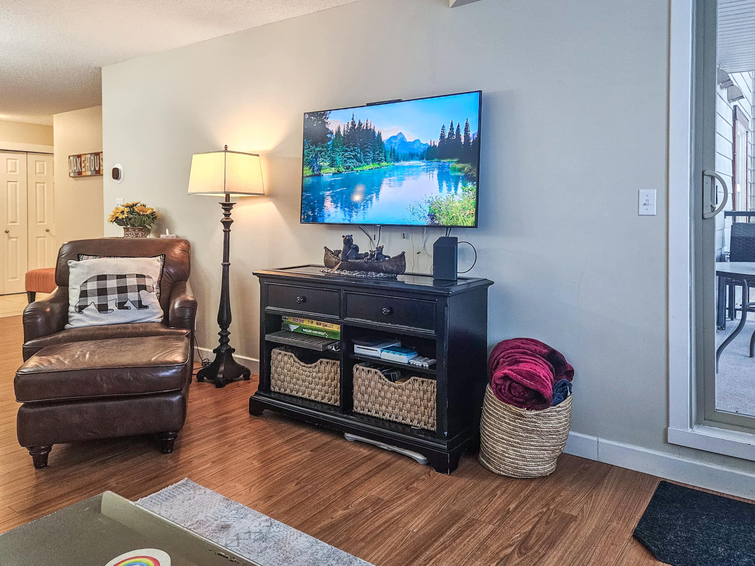 2 BDRM plus den | Near Lake | Beach 2mins away - Photo 13