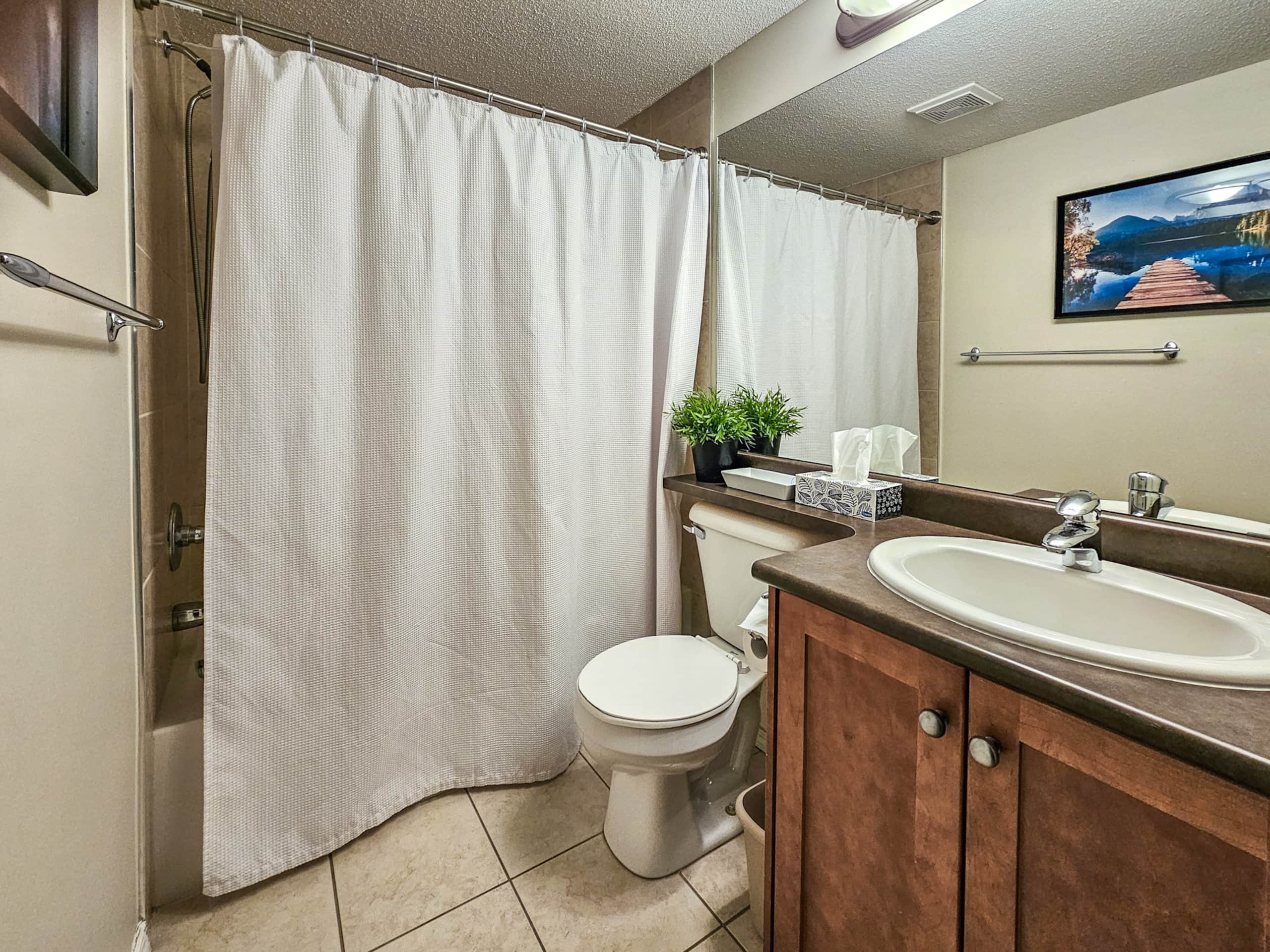 2 BDRM plus den | Near Lake | Beach 2mins away - Photo 9