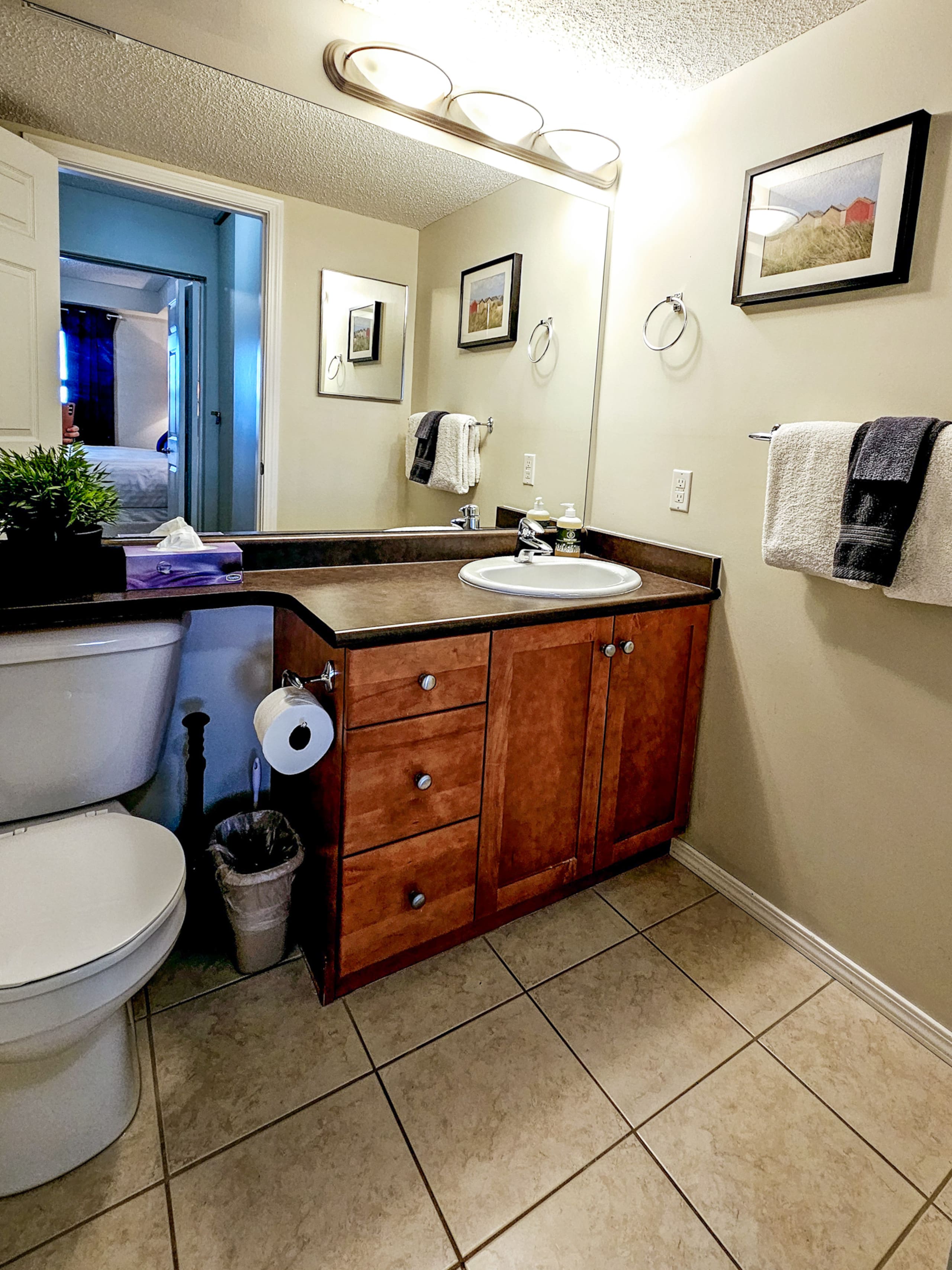 2 BDRM plus den | Near Lake | Beach 2mins away - Photo 18