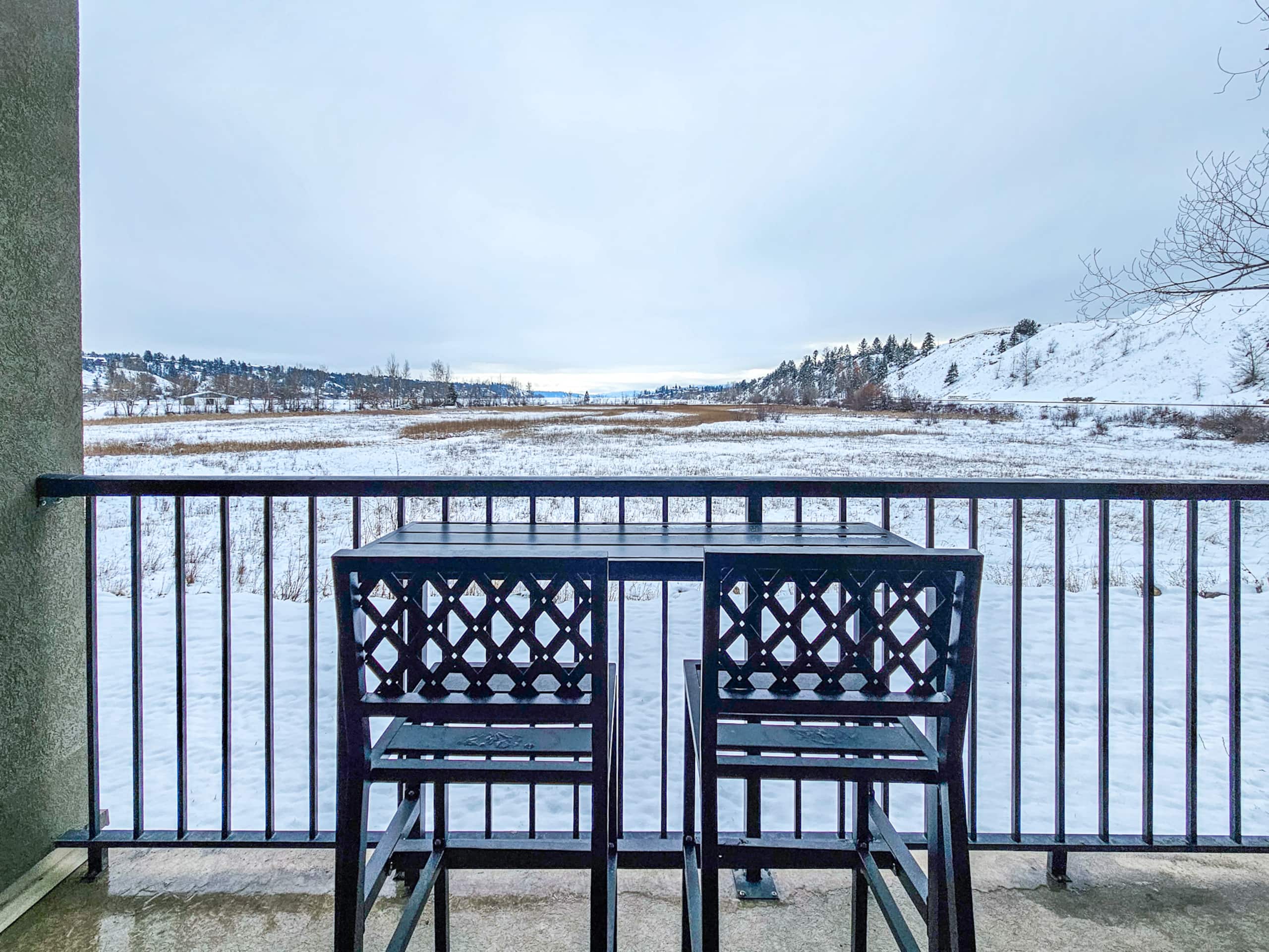 2 BDRM plus den | Near Lake | Beach 2mins away - Photo 24