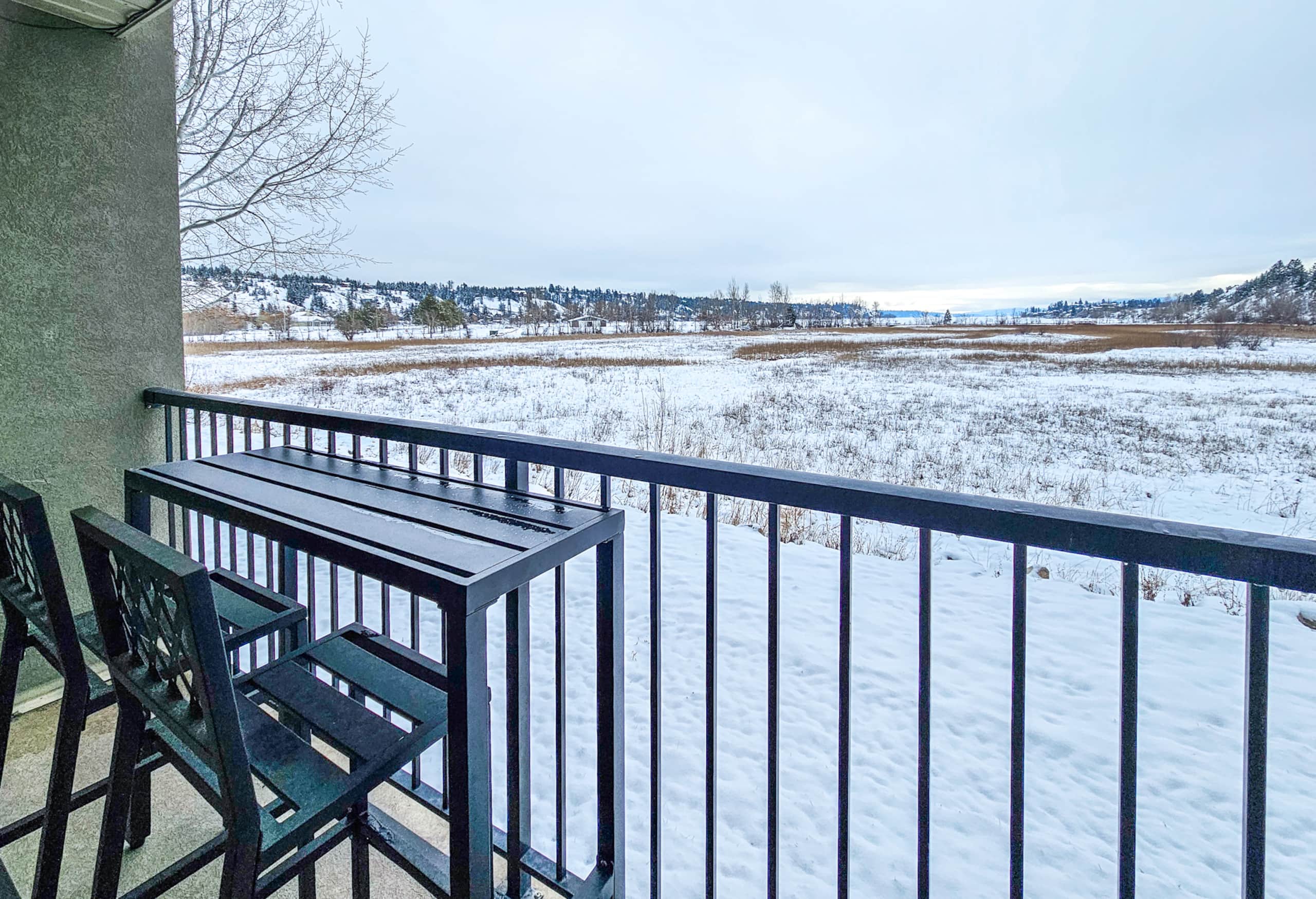 2 BDRM plus den | Near Lake | Beach 2mins away - Photo 23