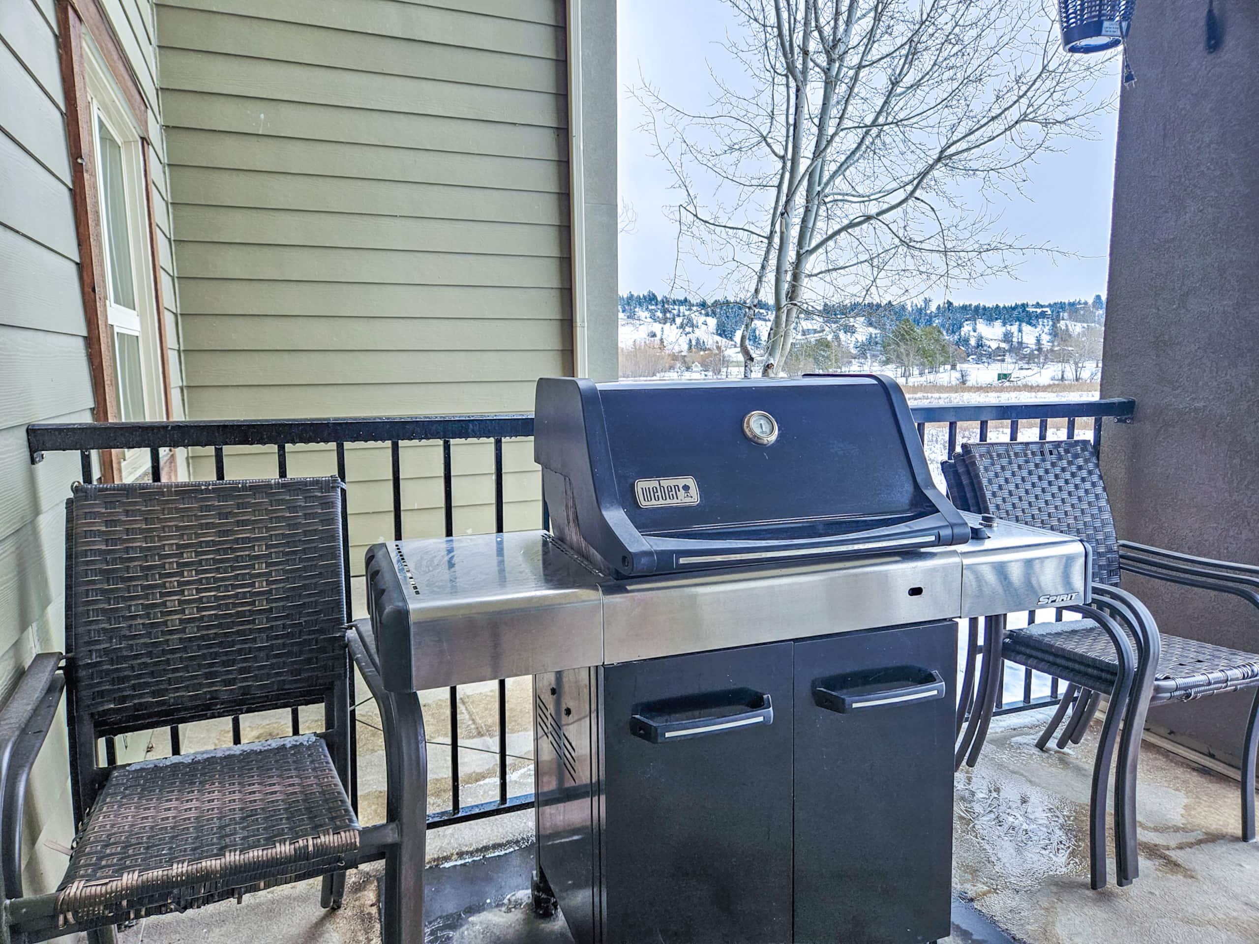 2 BDRM plus den | Near Lake | Beach 2mins away - Photo 25
