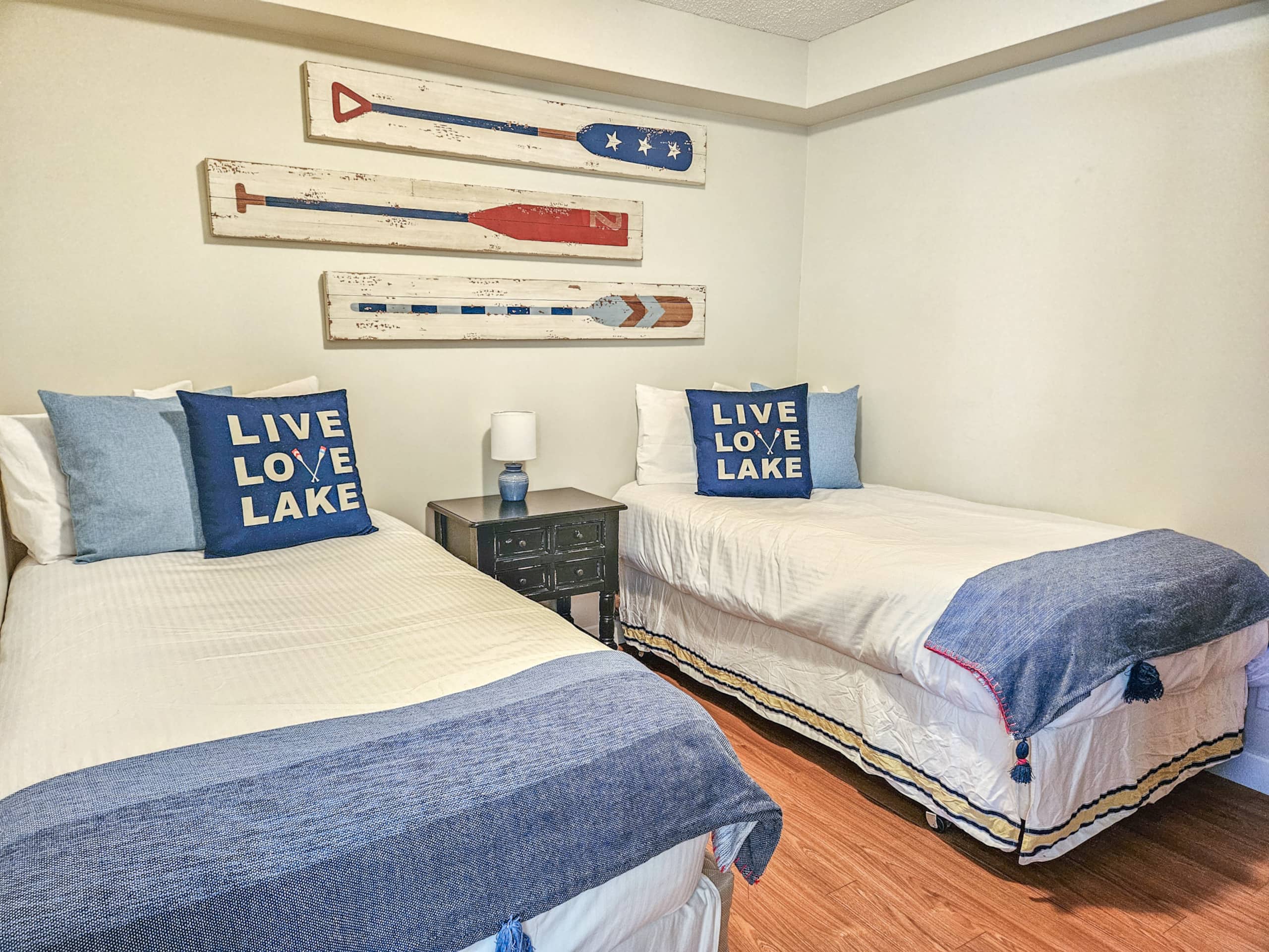 2 BDRM plus den | Near Lake | Beach 2mins away - Photo 32