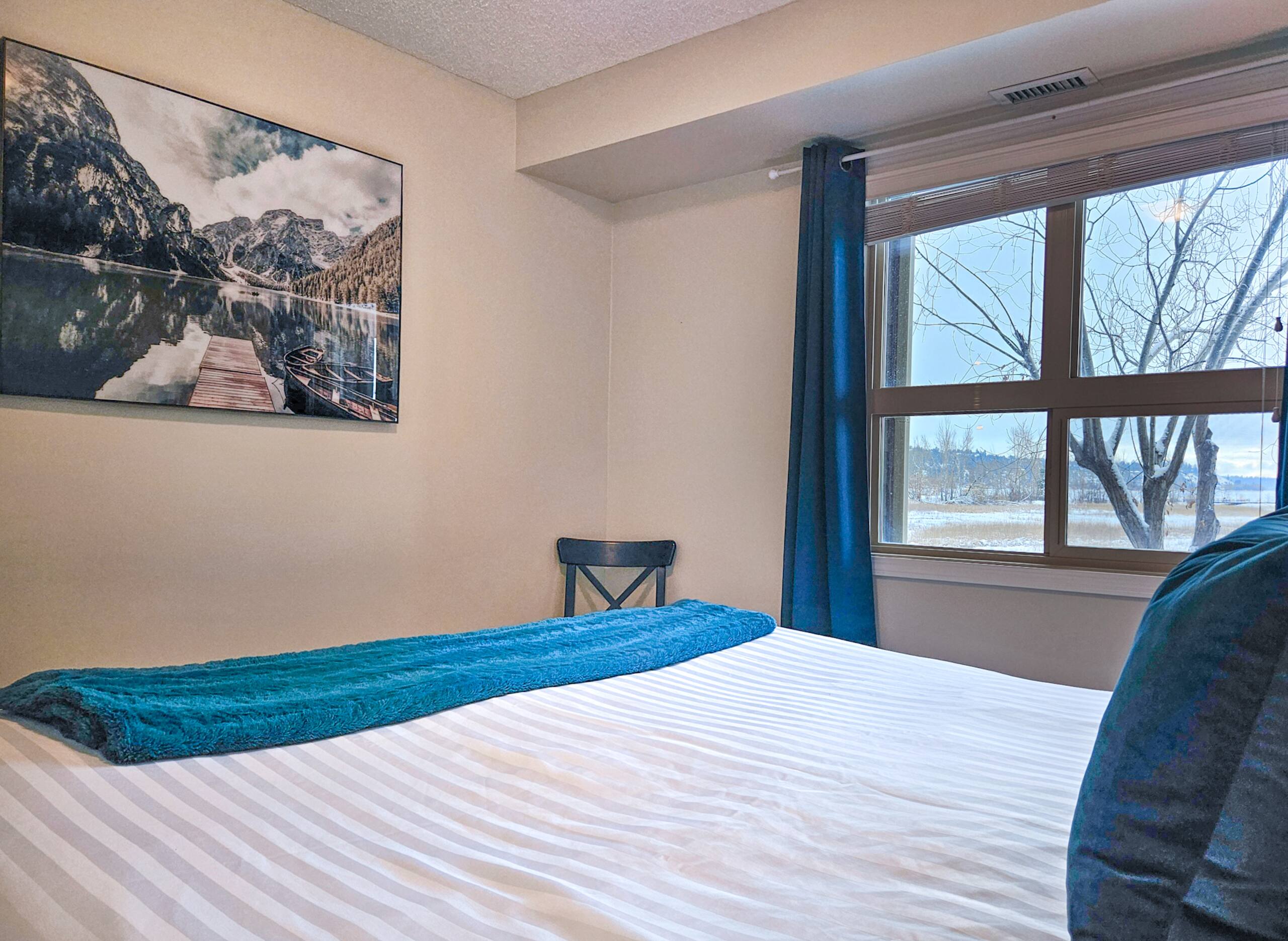 2 BDRM plus den | Near Lake | Beach 2mins away - Photo 27