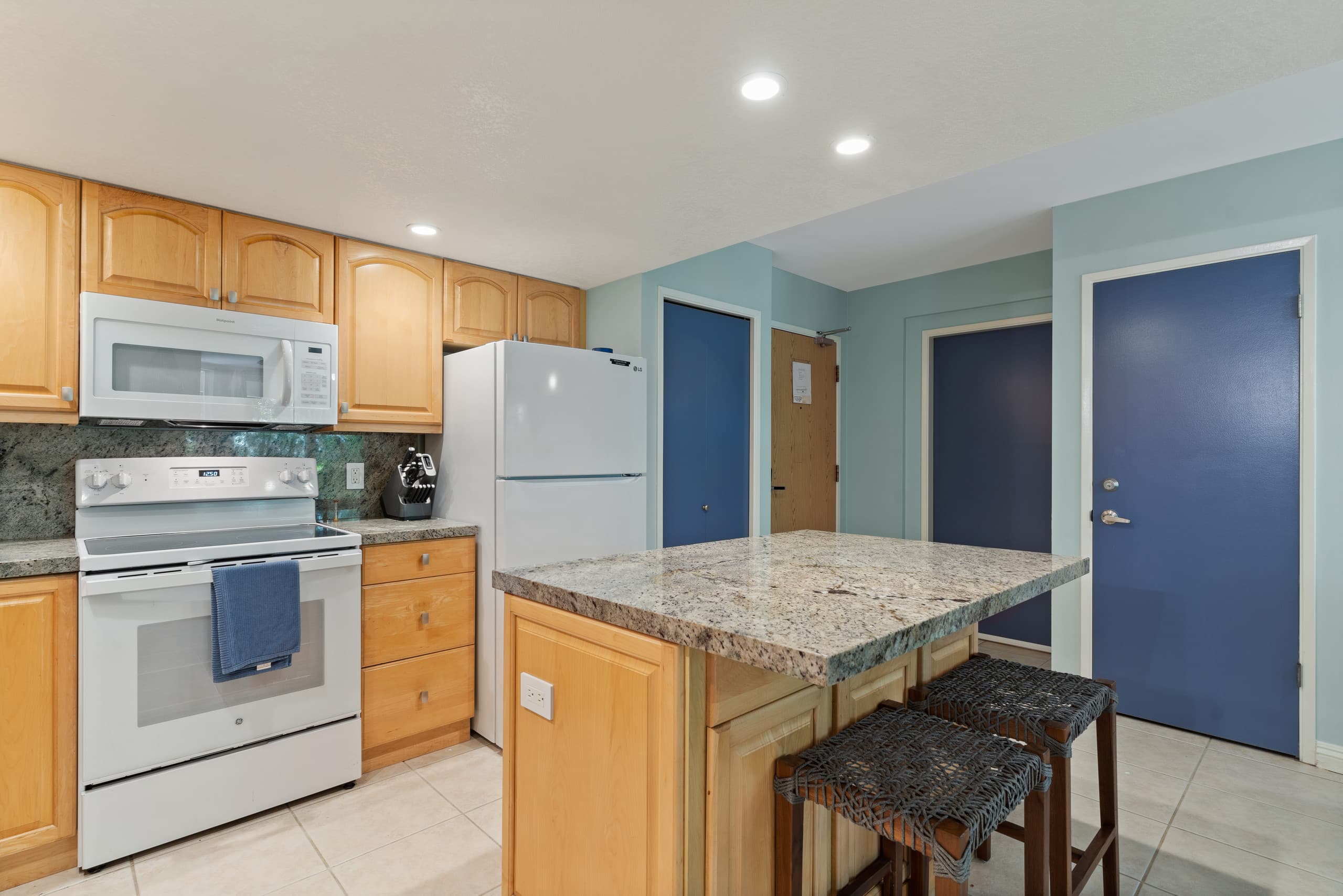 Kihei Apt: King & Queen Bed, Beach, Pools, AC, BBQ - Image 29