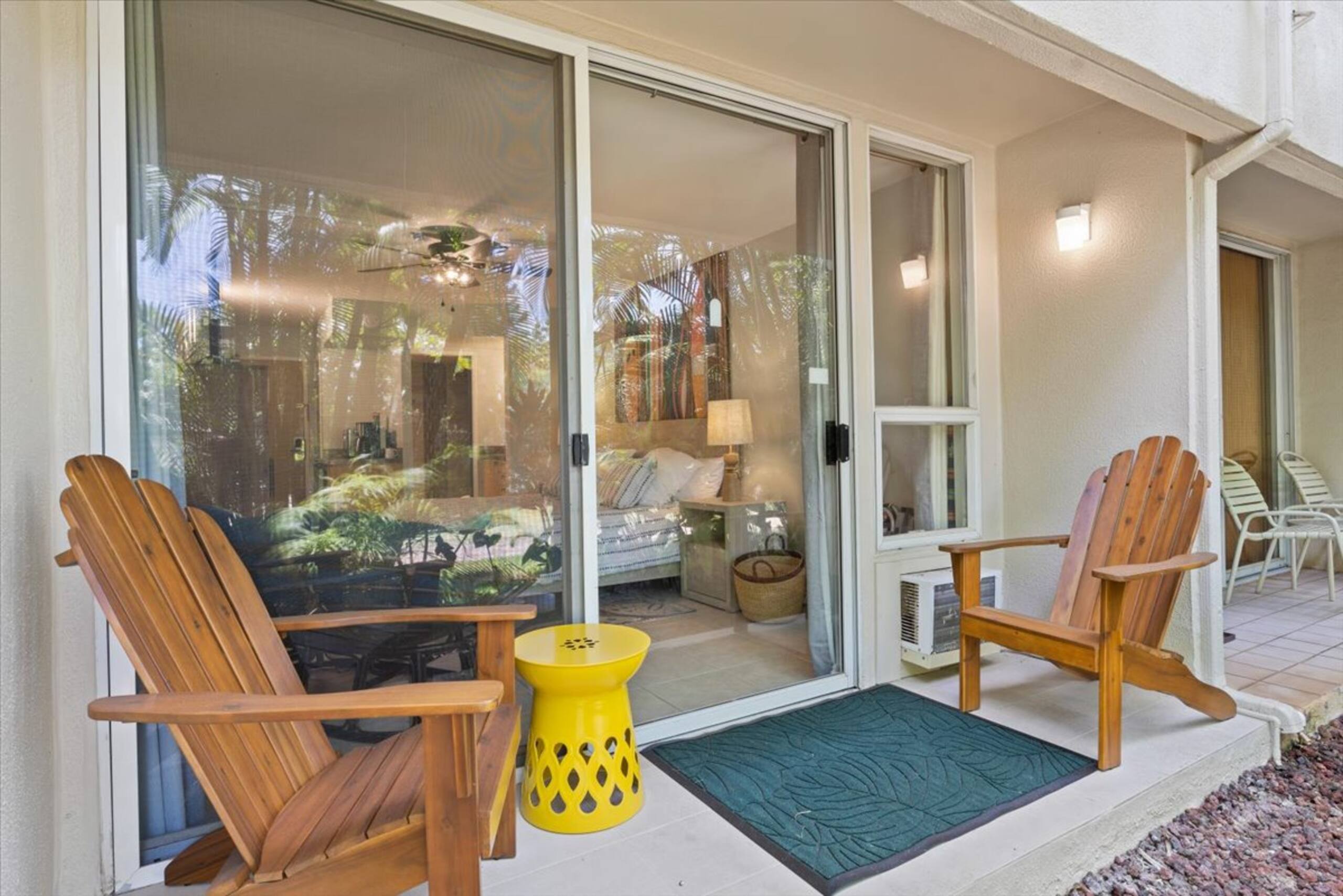 Charming Studio with Garden Views – Walk to Beach - Image 9