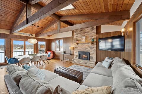 Cedar Lake getaway with sauna!