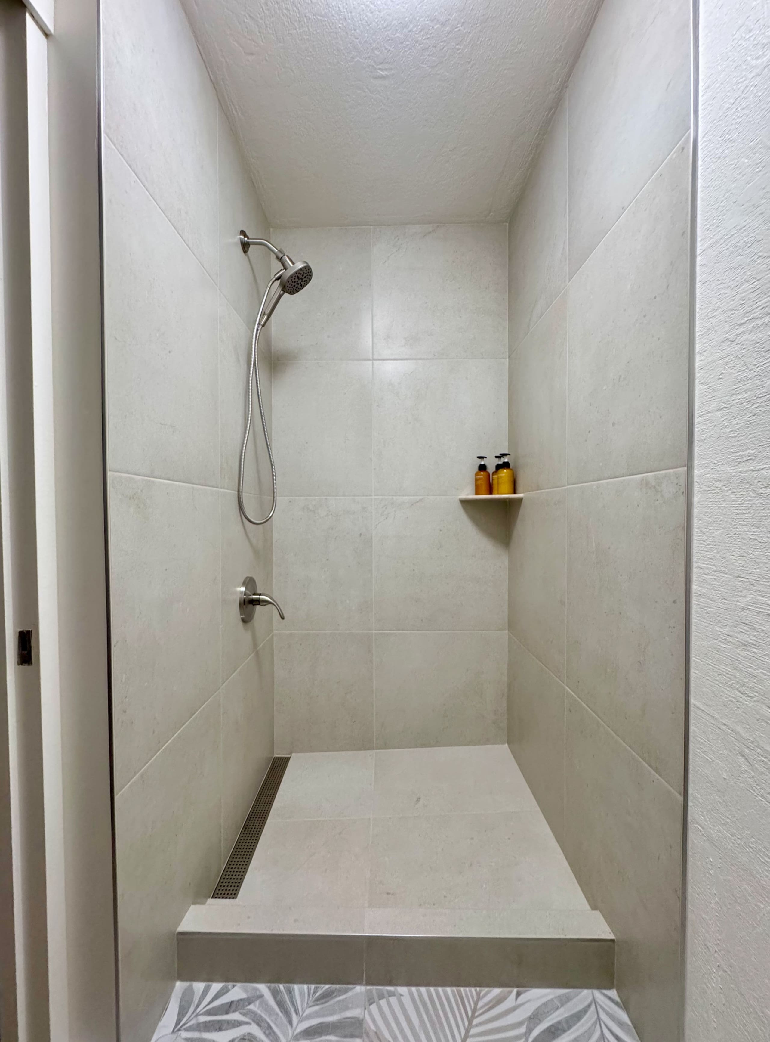 Tropical Oceanside Oasis - Photo 25