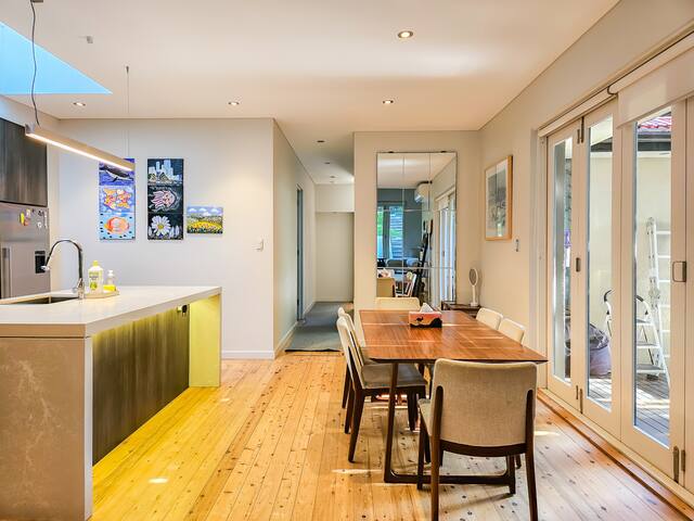 Spacious 4BR Lane Cove Retreat gallery image 3