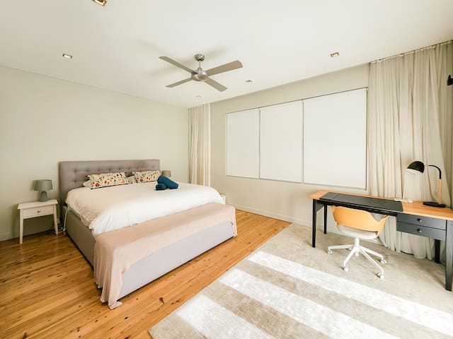 Spacious 4BR Lane Cove Retreat gallery image 2