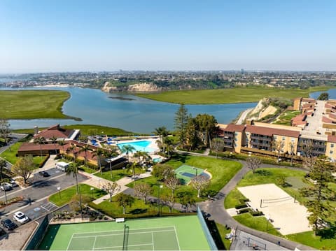 Heart of Newport Beach 3 Mi to Beach